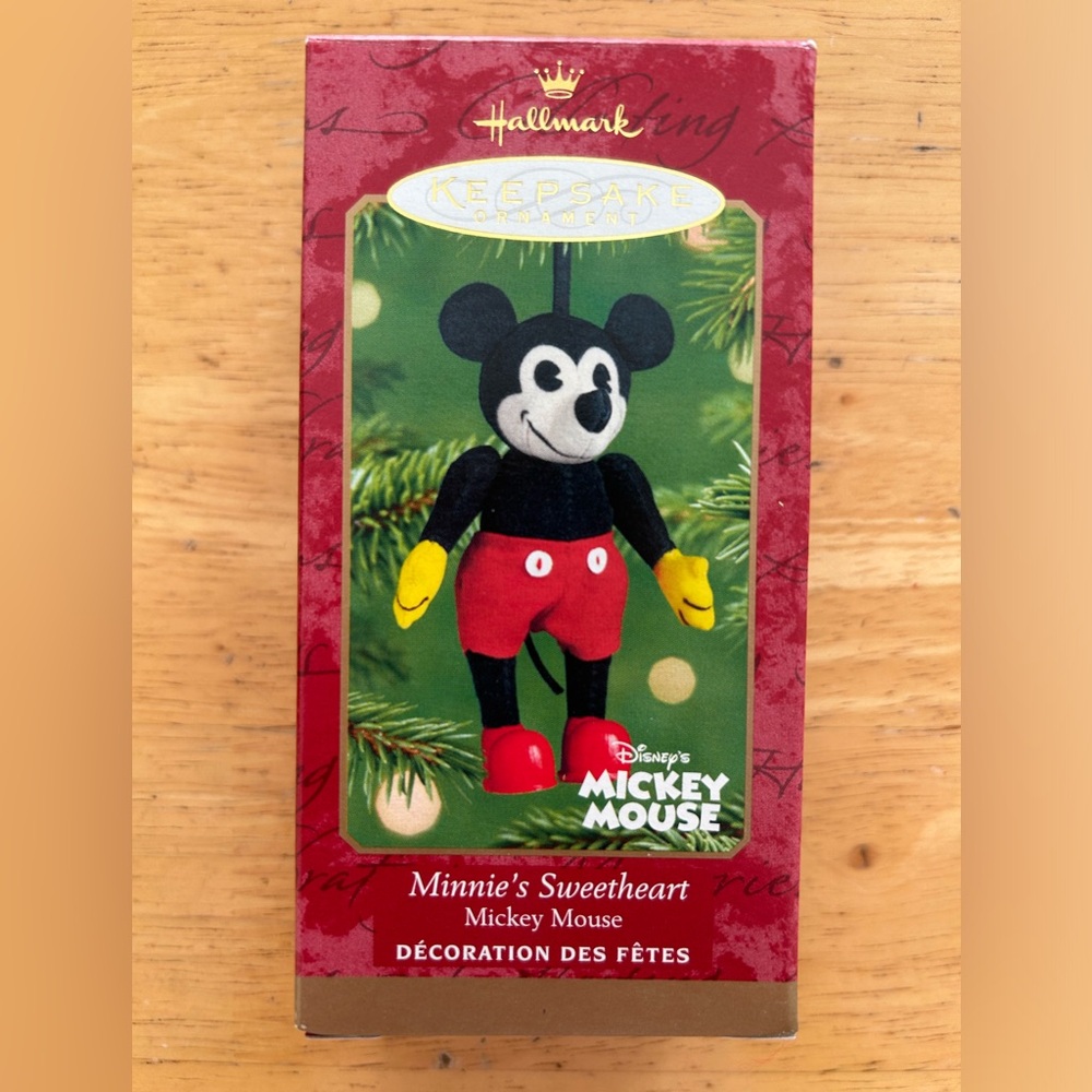 🌺Vintage 2001 Hallmark Minnie’s Sweetheart Mickey Mouse ornament🌺